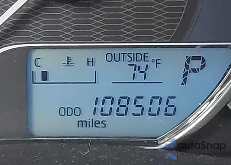 2014 Toyota Corolla Le Plus z USA, uszkodzony, nr VIN 2T1BURHE4EC210227